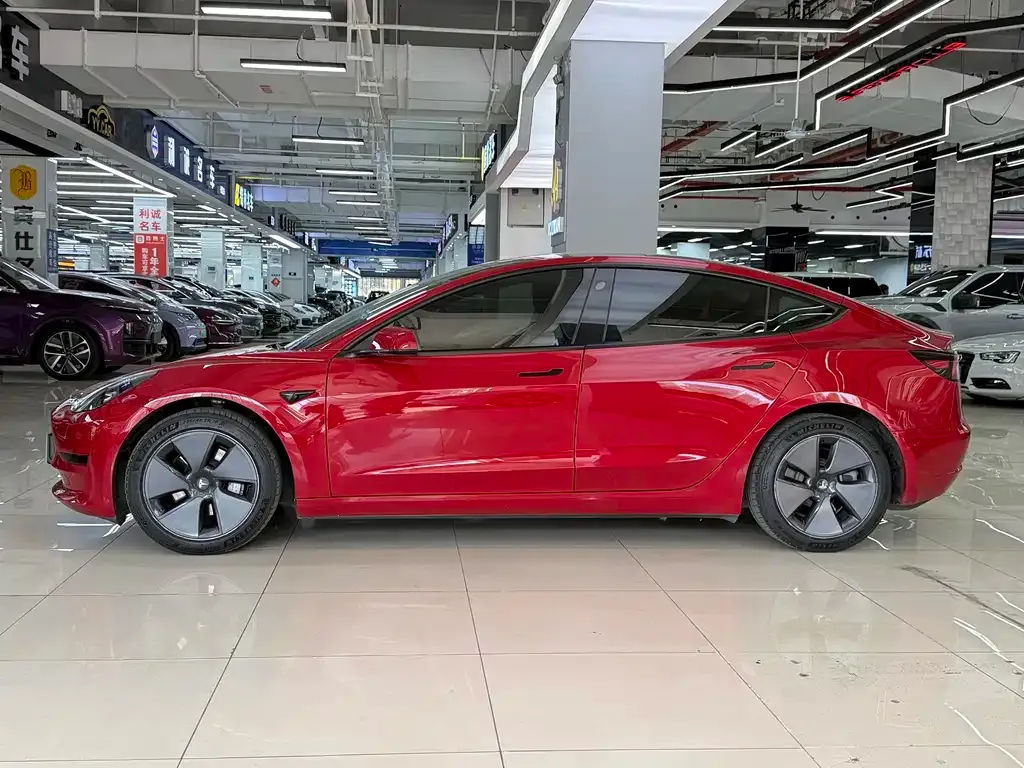 Tesla Model 3 — фото 7