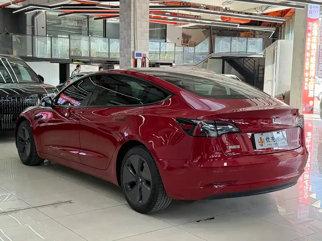 Tesla Model 3 — фото 10