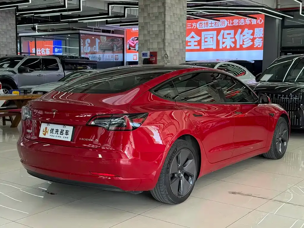 Tesla Model 3 — фото 9
