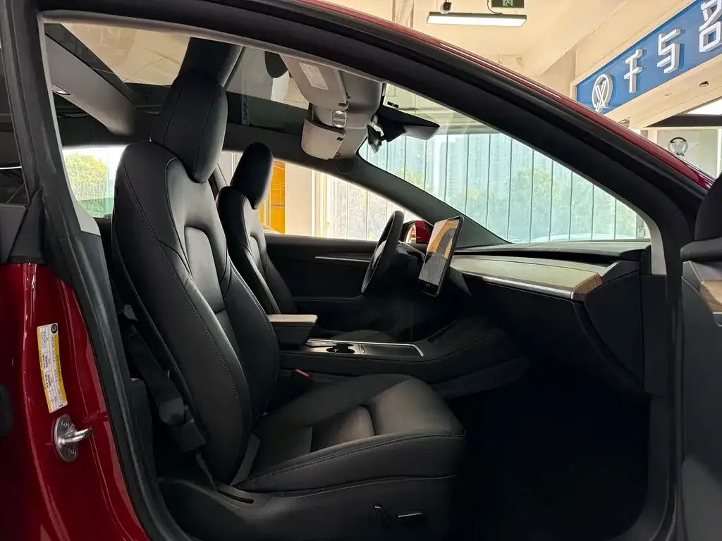 Tesla Model 3 — фото 4