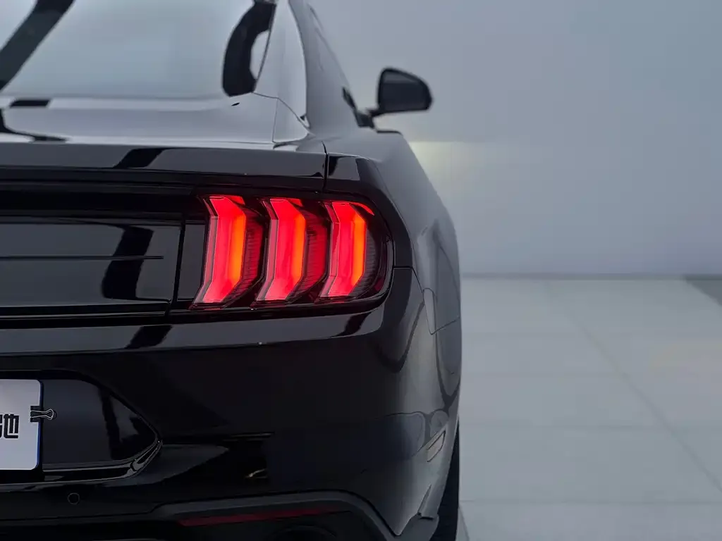 Ford Mustang 2023 из CN, фото 3