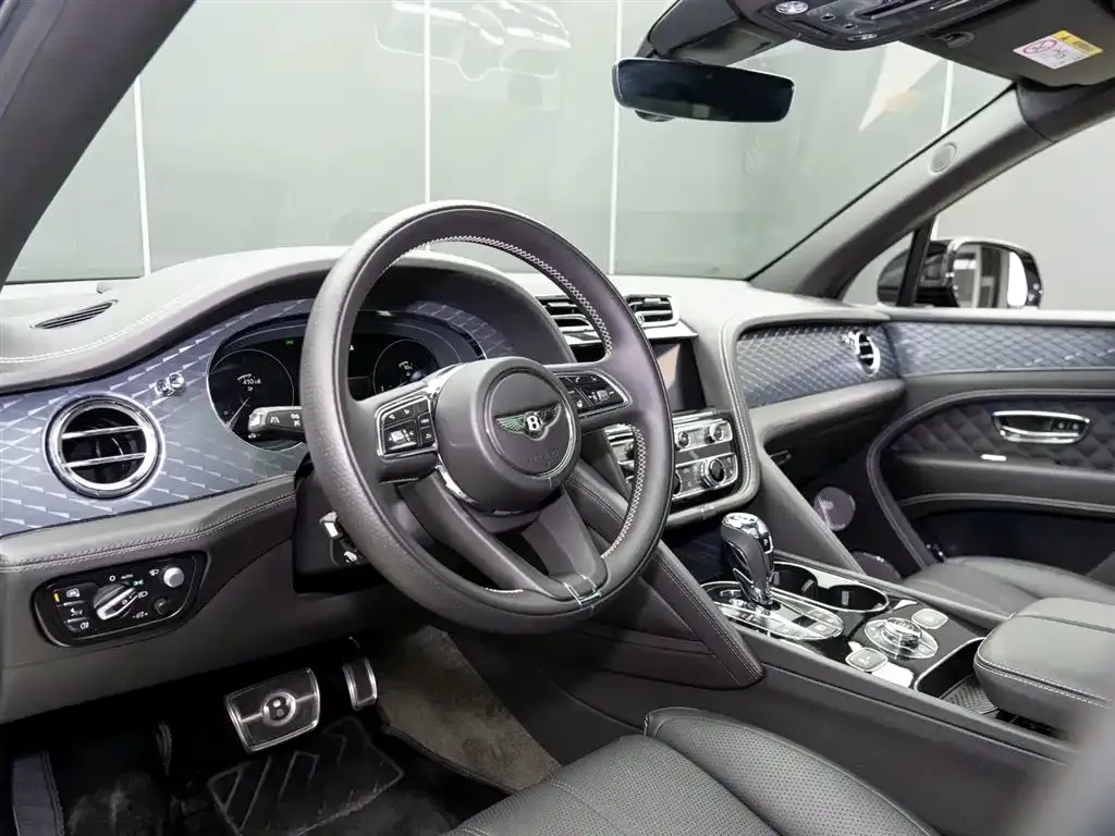 Bentley Bentayga 2023 из CN, фото 6