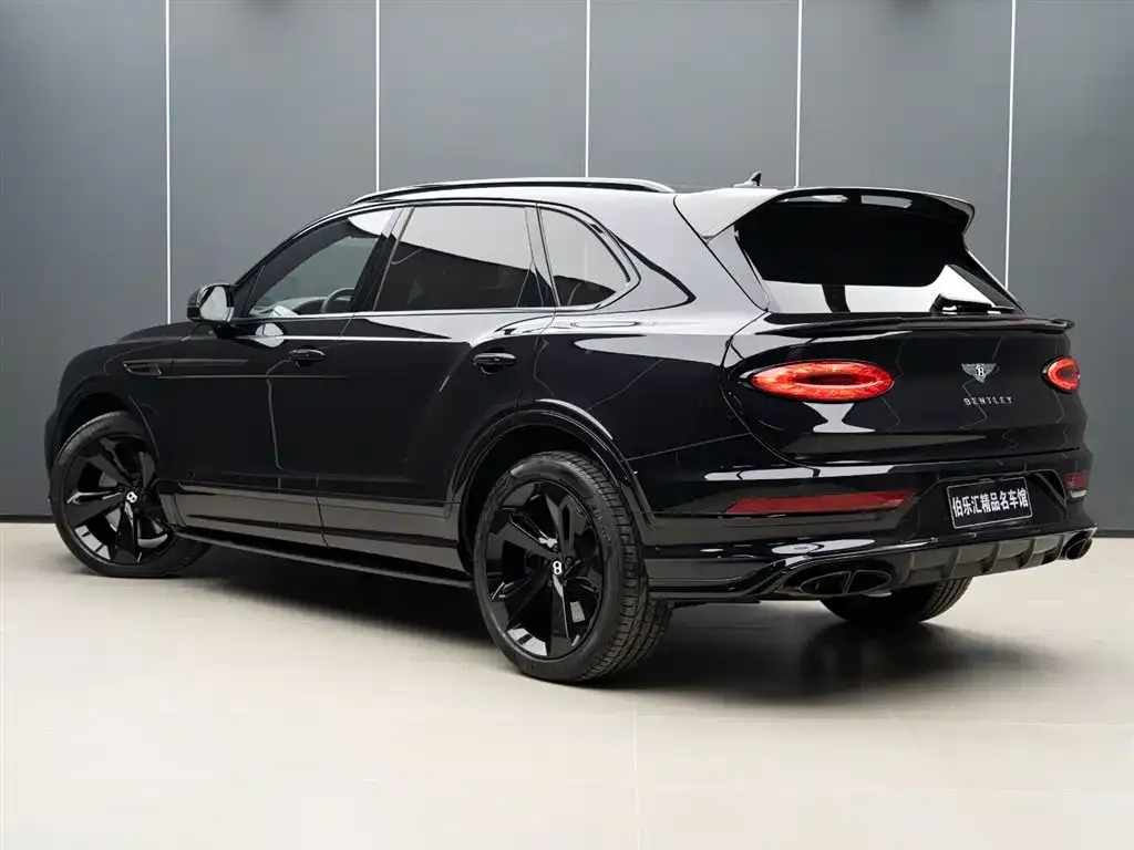 Bentley Bentayga 2023 из CN, фото 2