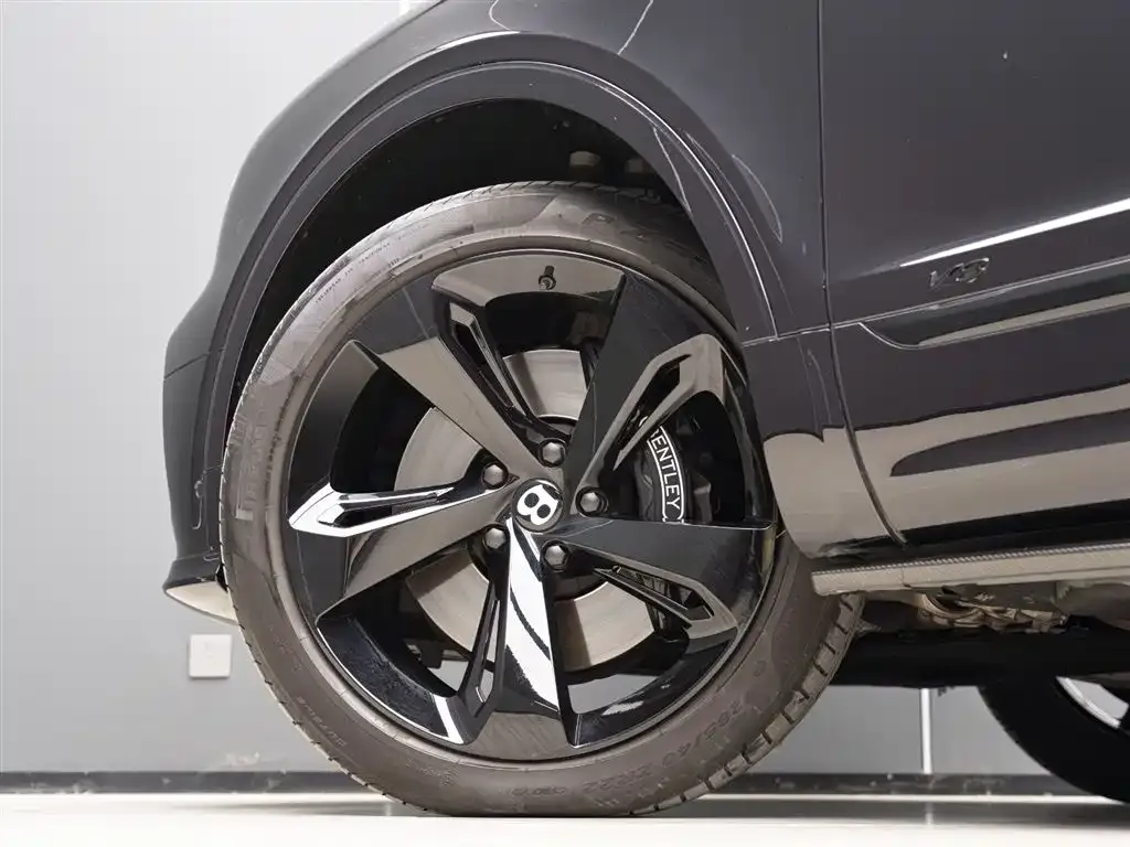 Bentley Bentayga 2023 из CN, фото 10
