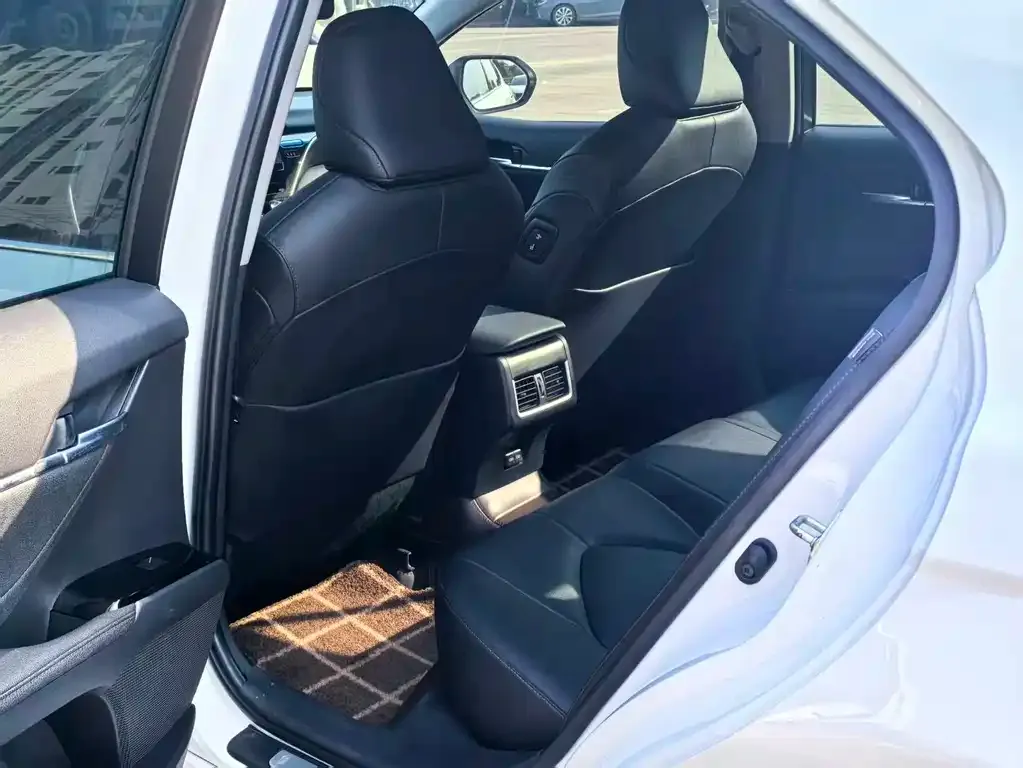 Toyota Camry 2023 из CN, фото 2