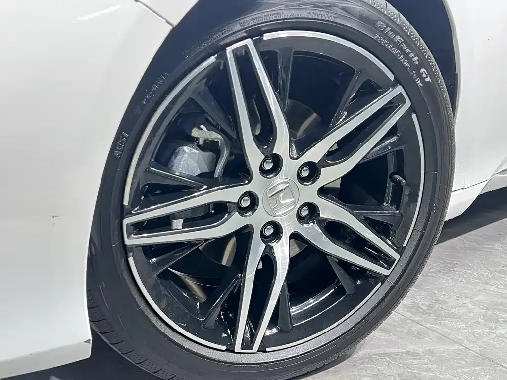 Honda Accord — фото 10