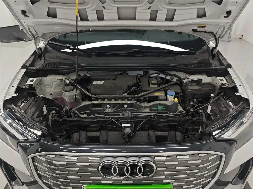 Audi Q4 e-tron — фото 10