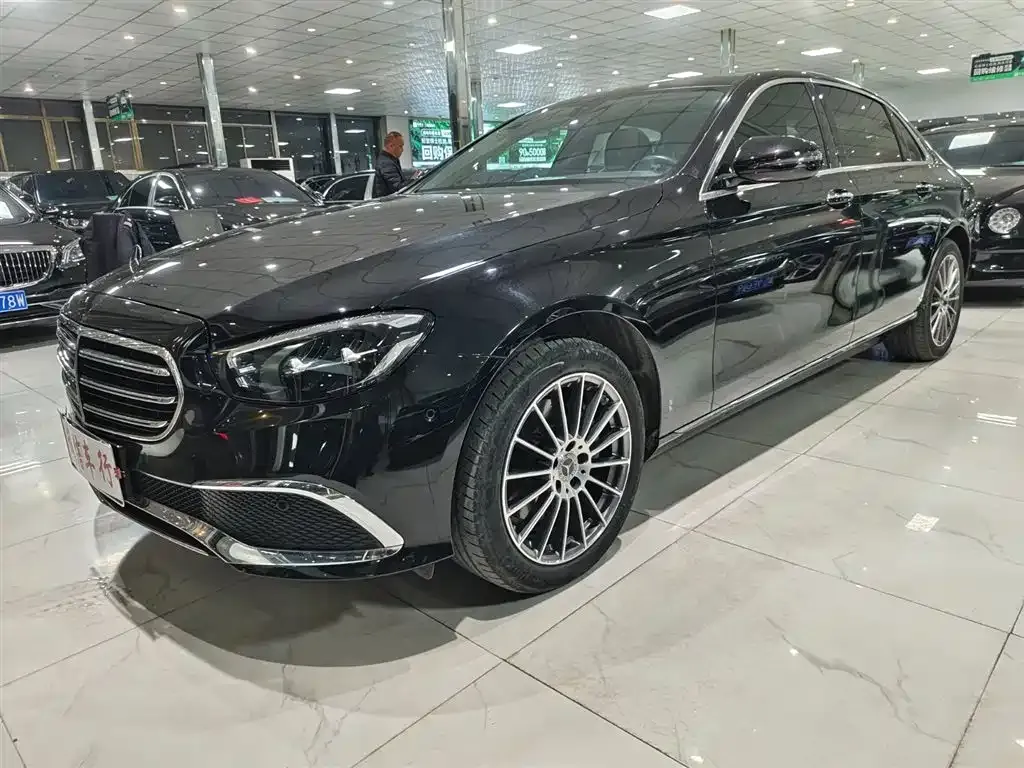 Mercedes-Benz E-Class — фото 1