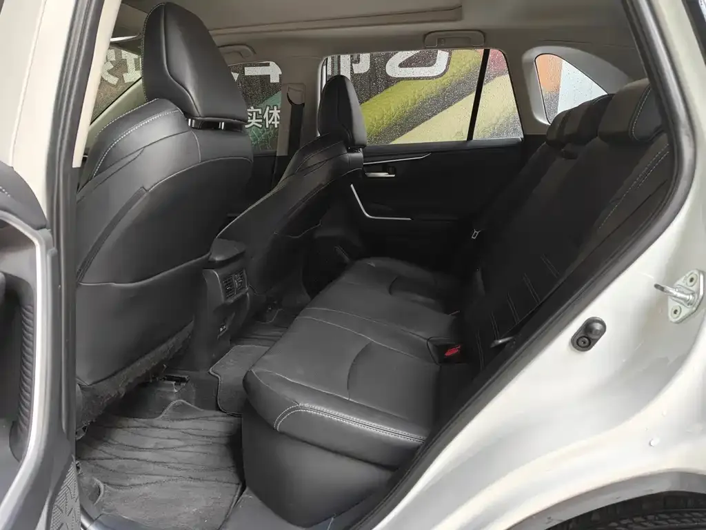 Toyota Wildlander 2023 из CN, фото 4