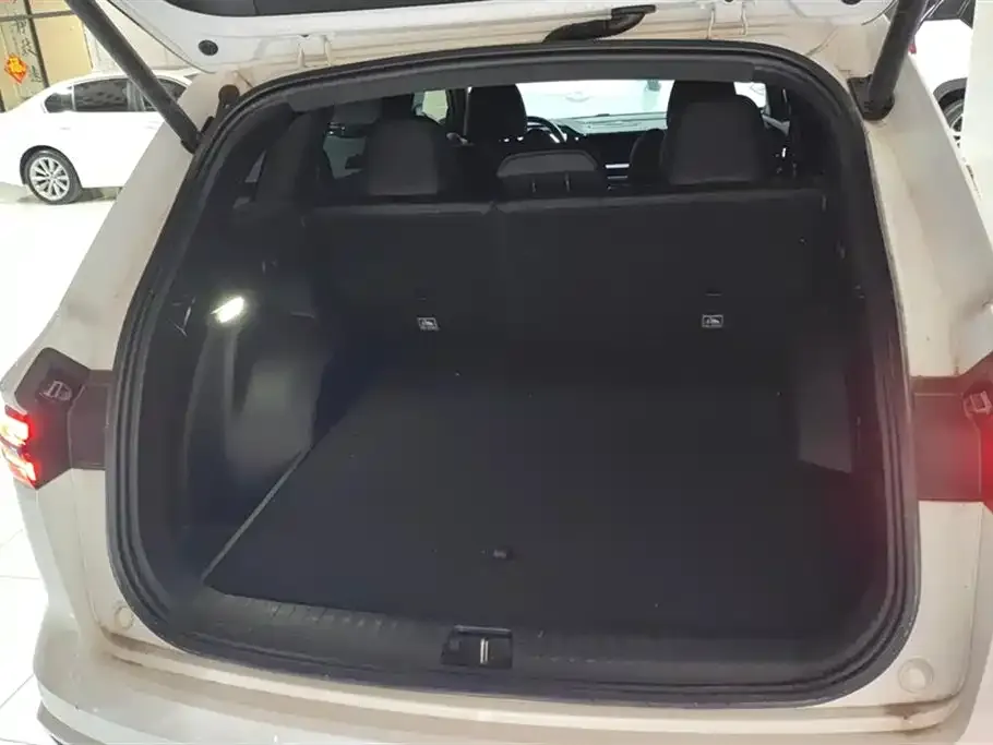 Geely Xingyue L 2024 из CN, фото 4