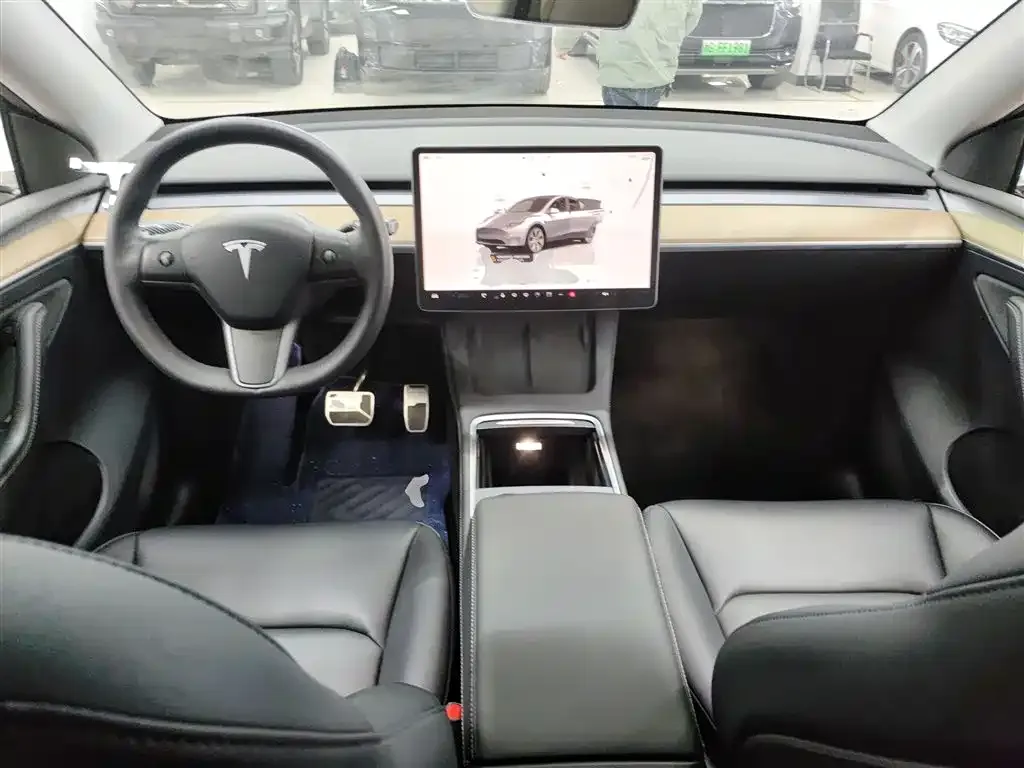 Tesla Model Y — фото 6