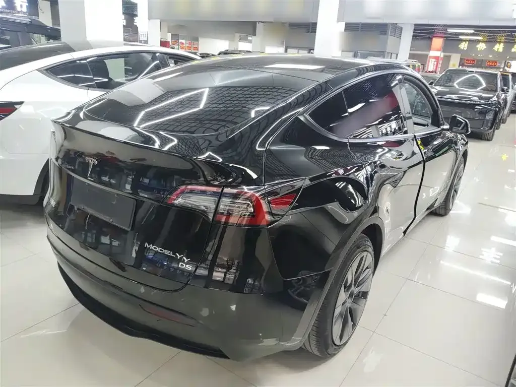Tesla Model Y — фото 3