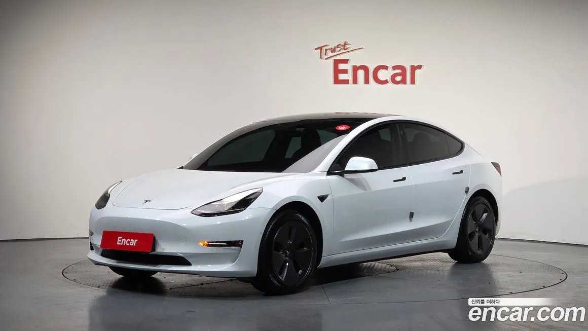 Tesla Model 3 — фото 1