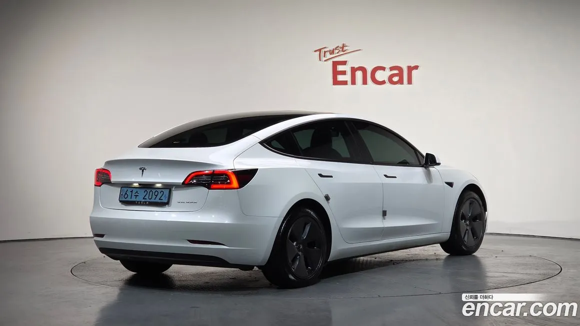 Tesla Model 3 — фото 4