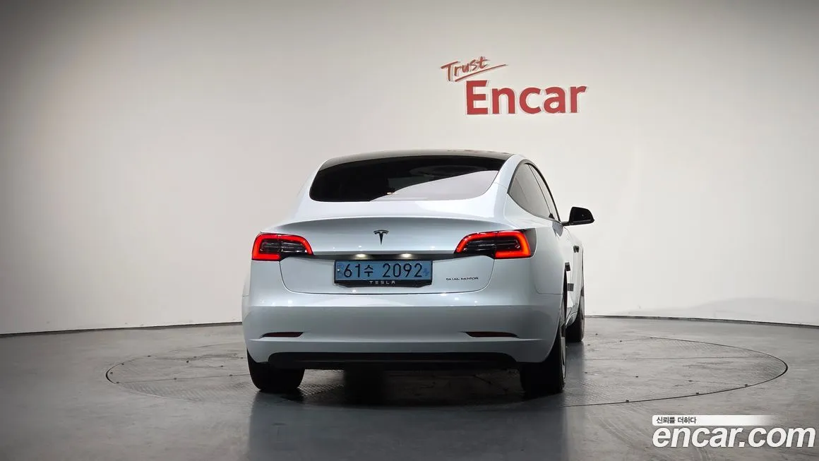 Tesla Model 3 — фото 7