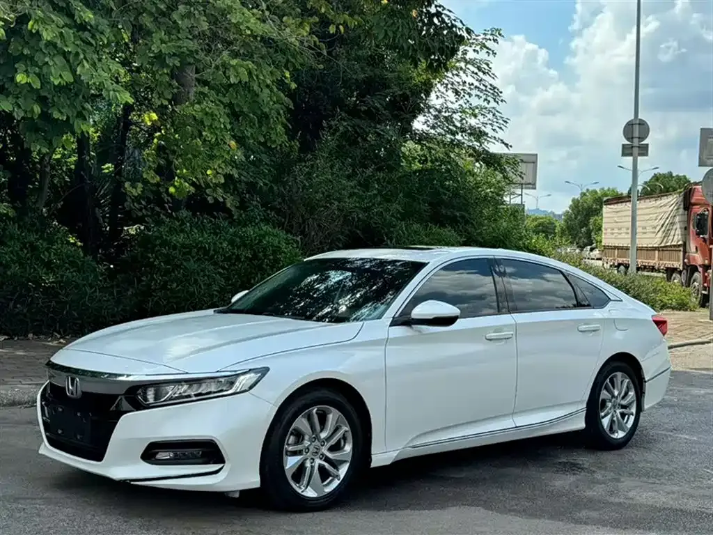 Honda Accord — фото 1