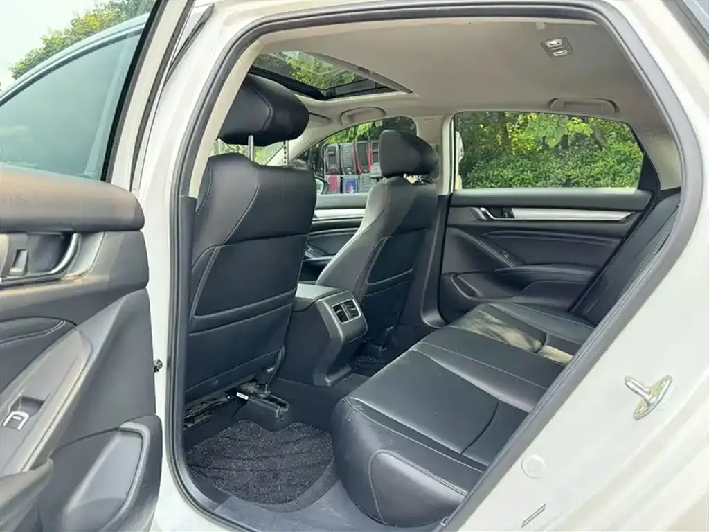 Honda Accord — фото 10