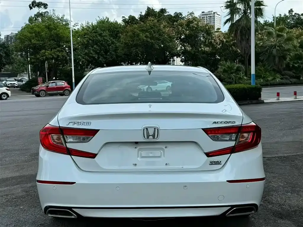 Honda Accord — фото 6