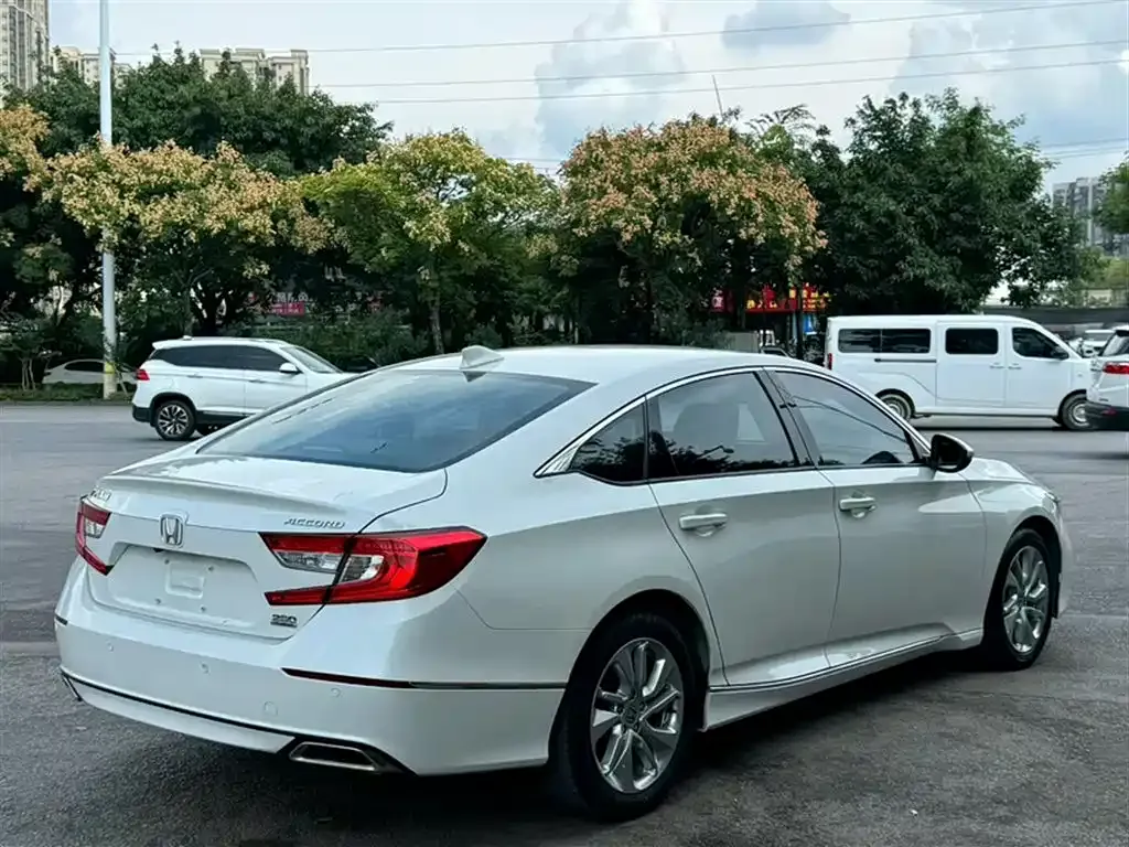 Honda Accord — фото 7
