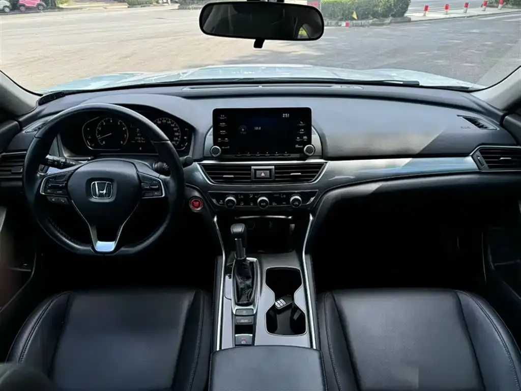 Honda Accord — фото 8