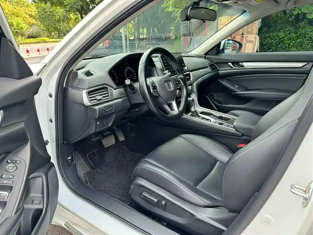 Honda Accord — фото 9