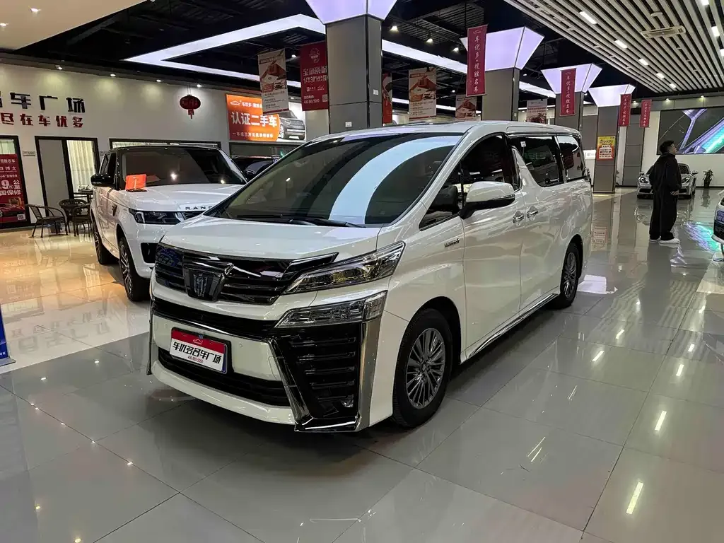 Toyota Vellfire — фото 1