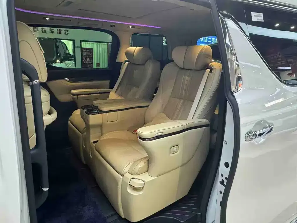 Toyota Vellfire — фото 9