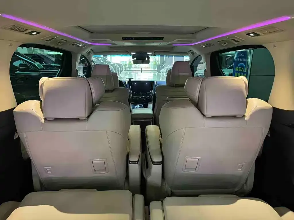 Toyota Vellfire — фото 2