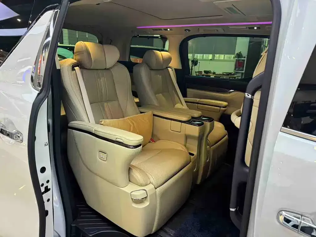 Toyota Vellfire — фото 7
