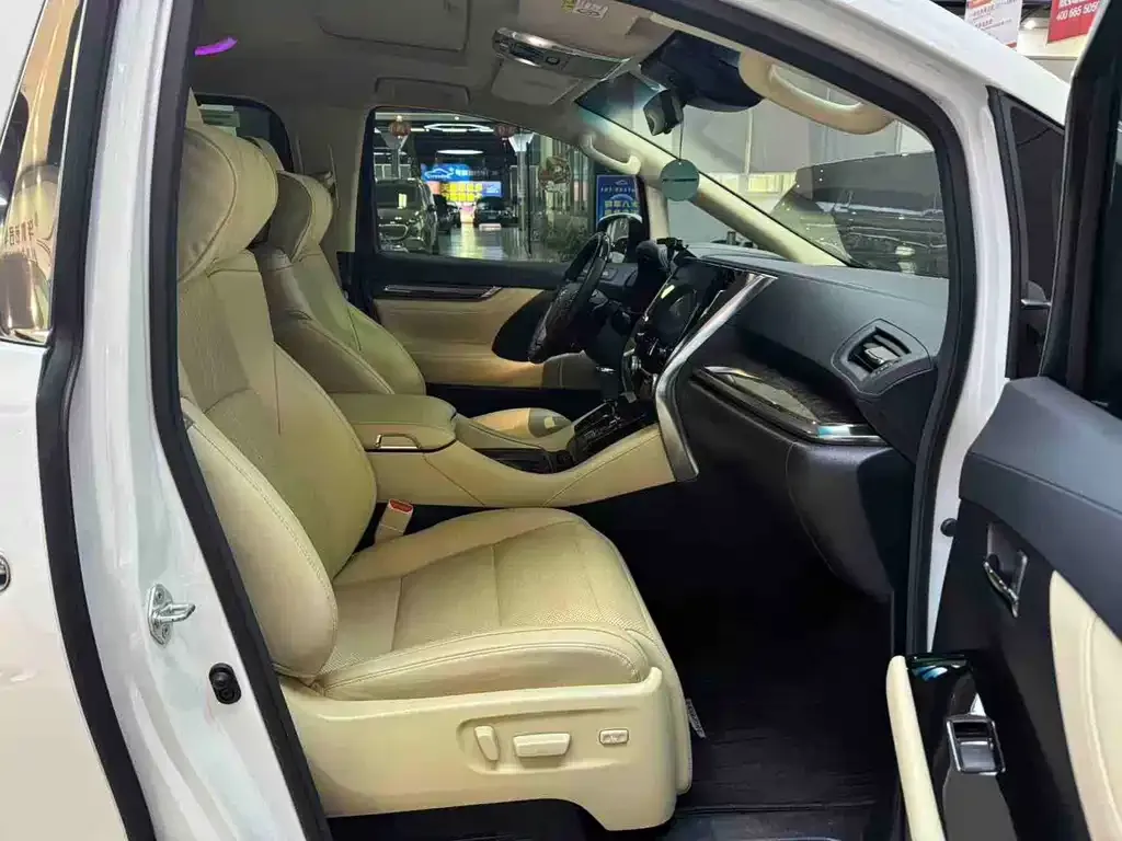 Toyota Vellfire — фото 6