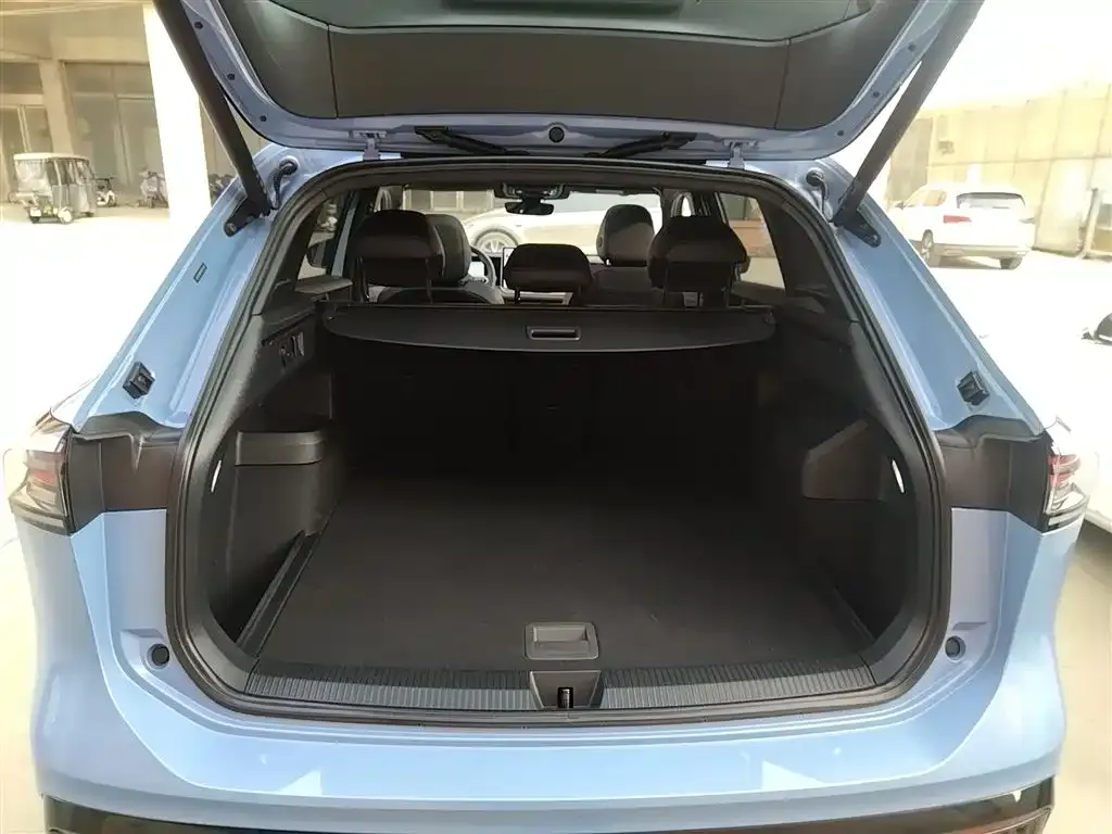 Volkswagen Tiguan L — фото 8
