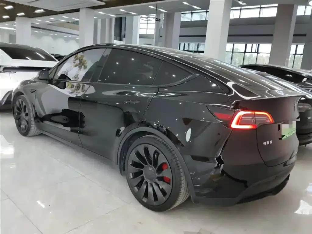 Tesla Model Y — фото 6