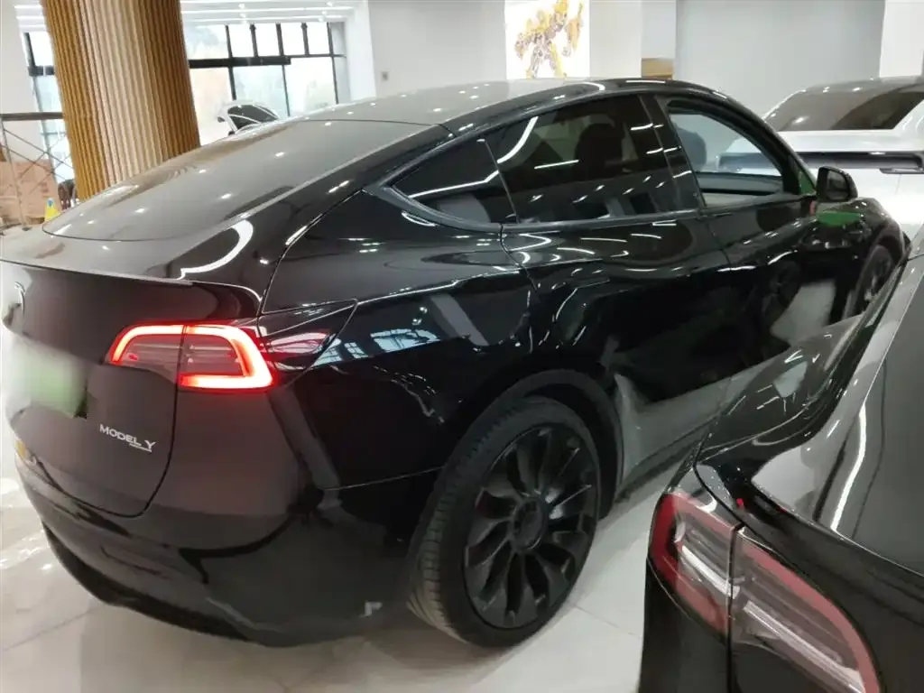 Tesla Model Y — фото 7