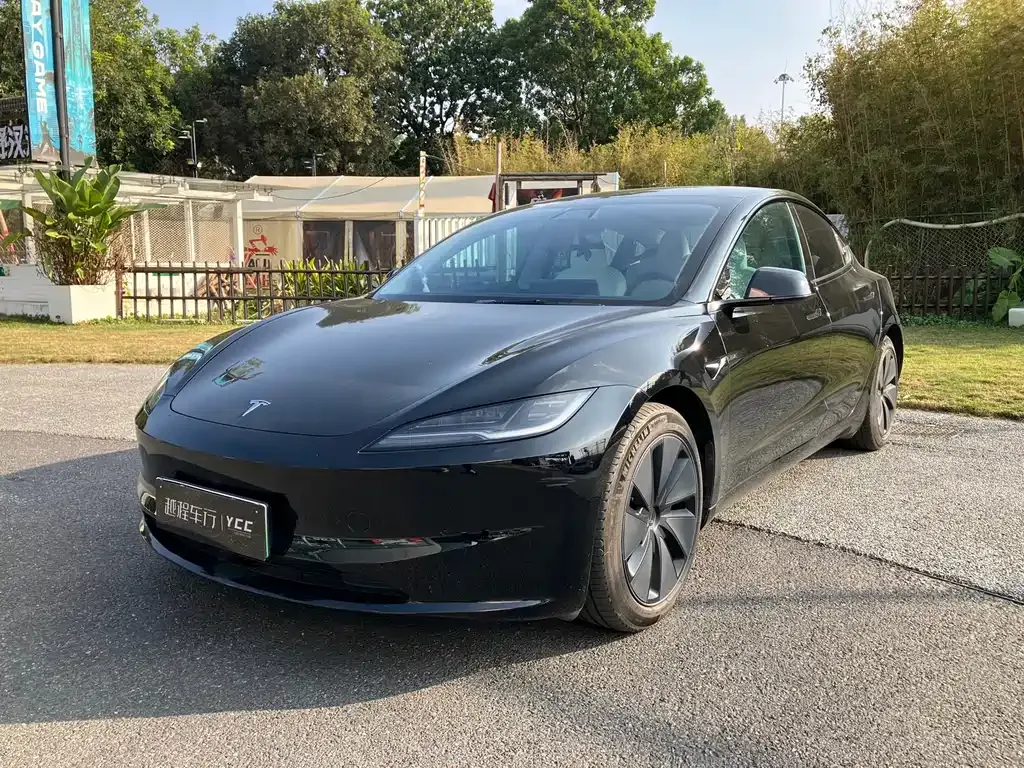 Tesla Model 3 — фото 1