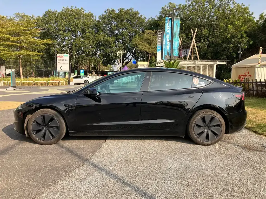 Tesla Model 3 — фото 10