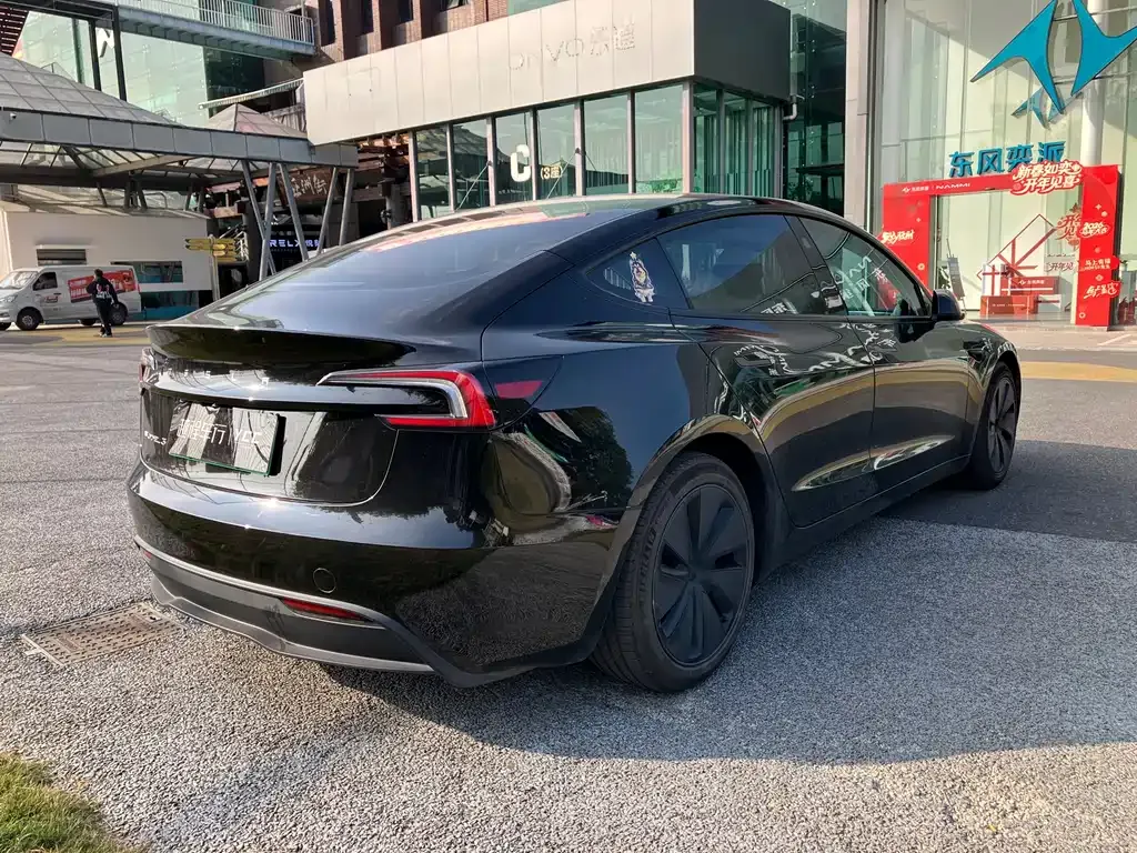 Tesla Model 3 — фото 6