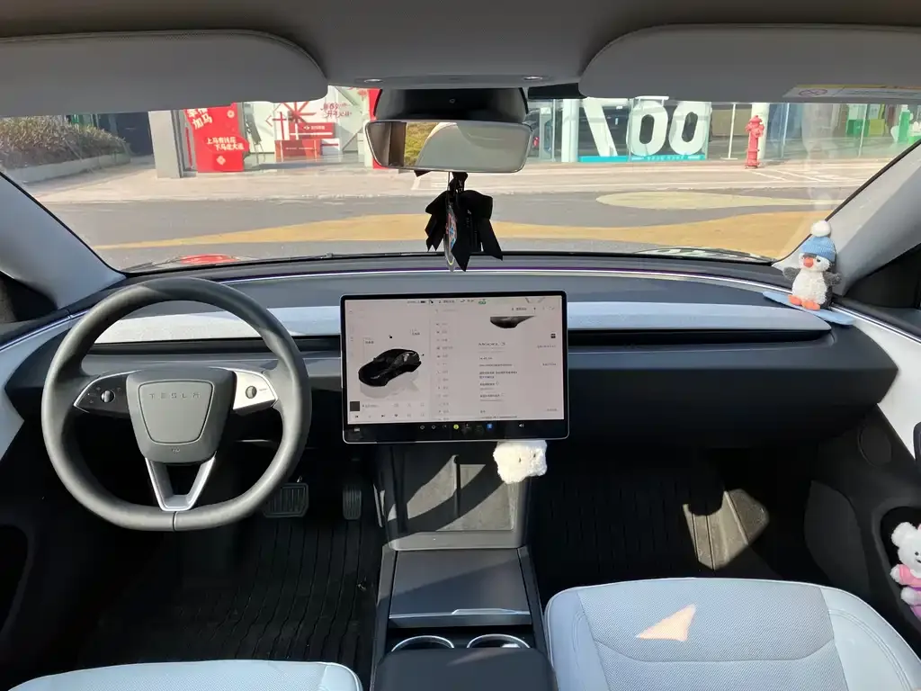 Tesla Model 3 — фото 3