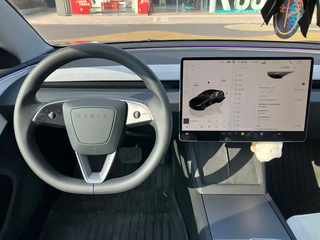 Tesla Model 3 — фото 7