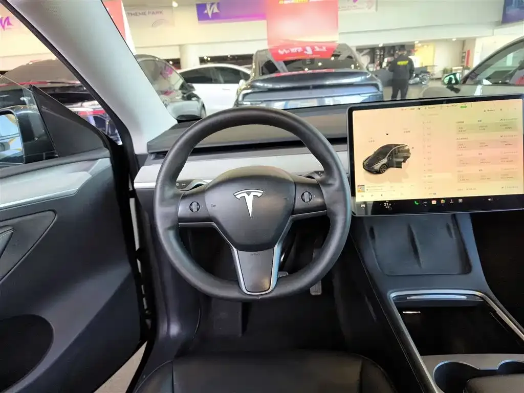 Tesla Model Y — фото 3
