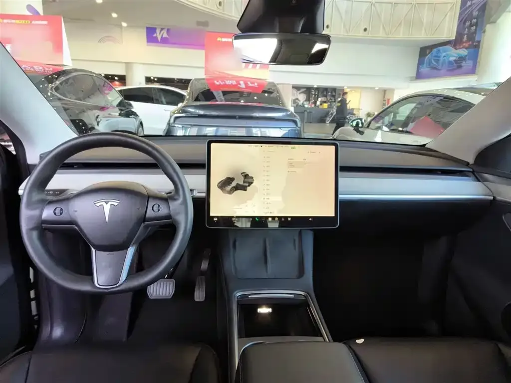 Tesla Model Y — фото 7