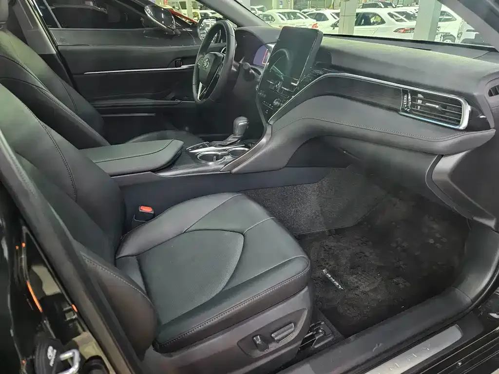 Toyota Camry 2024 из CN, фото 2