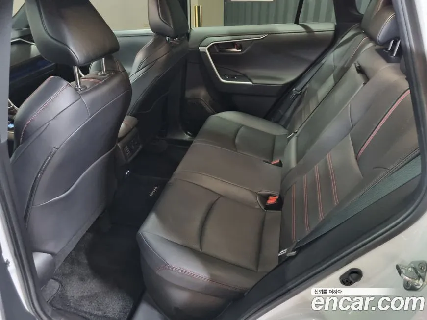 Toyota RAV4 2023 из KR, фото 2