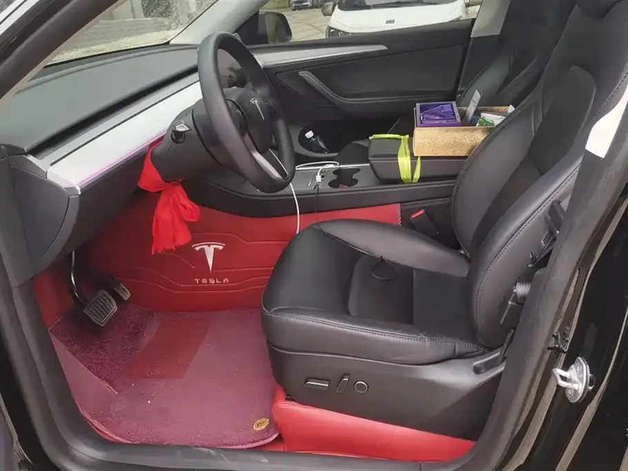 Tesla Model Y — фото 10