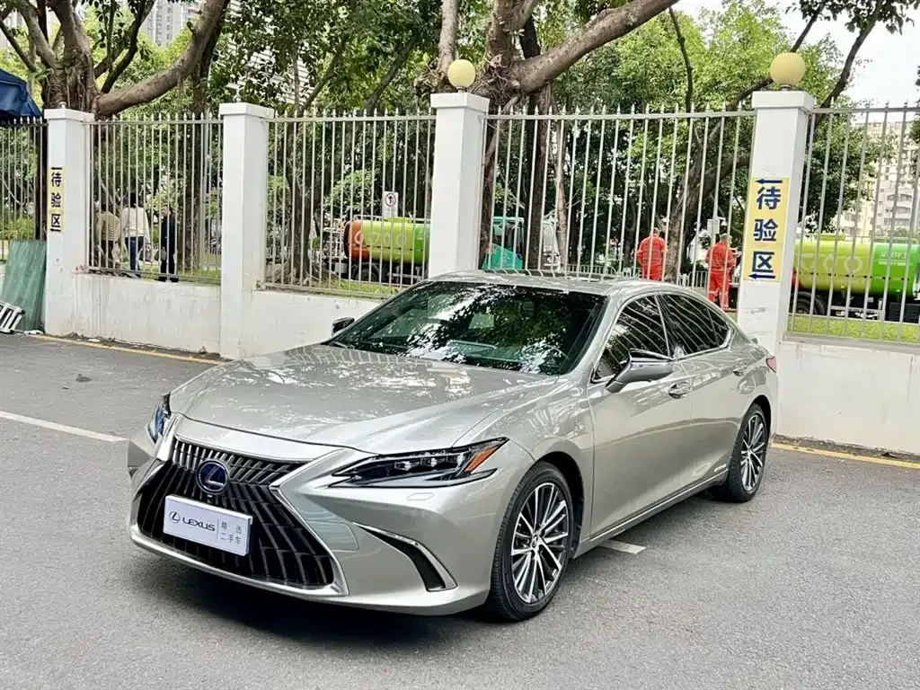 Lexus ES — фото 1