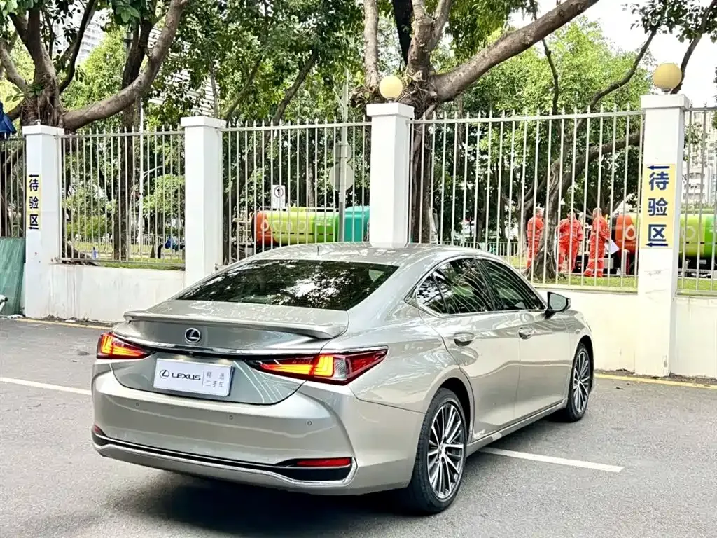 Lexus ES — фото 9