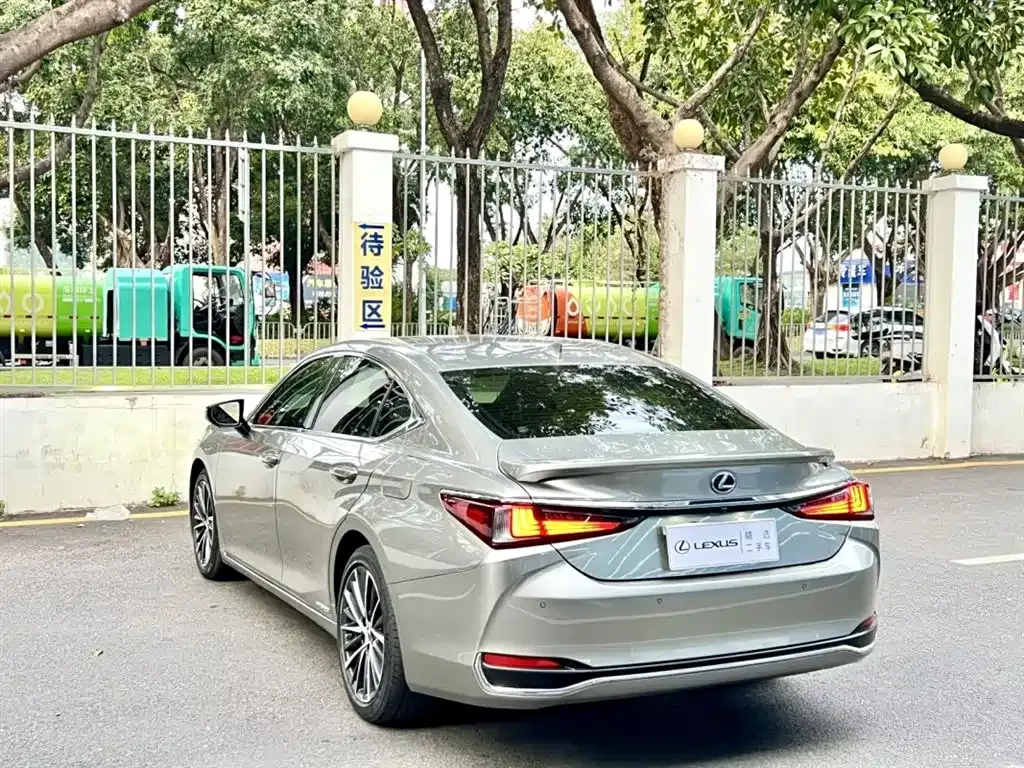 Lexus ES — фото 5