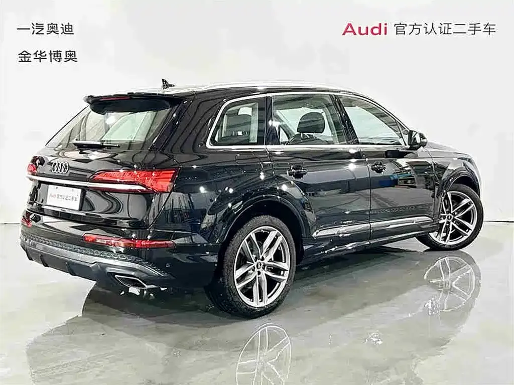 Audi Q7 2024 из CN, фото 8