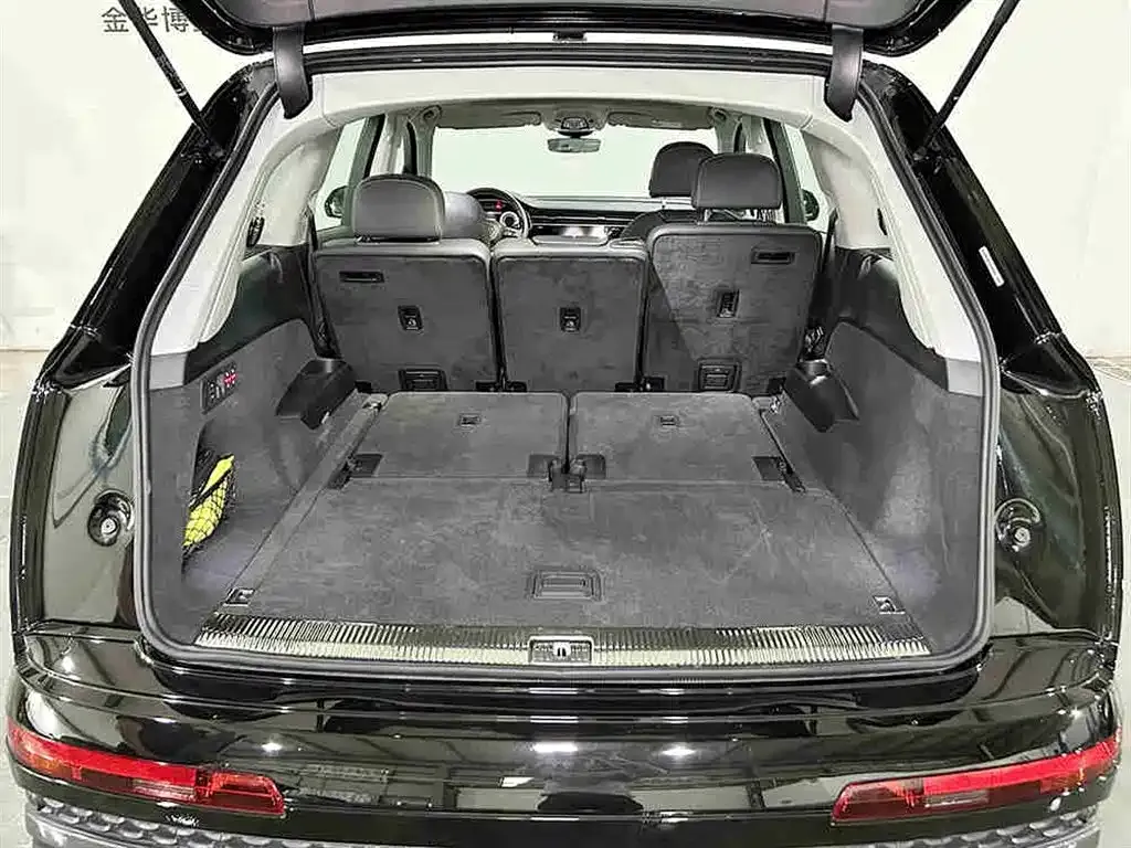 Audi Q7 2024 из CN, фото 4