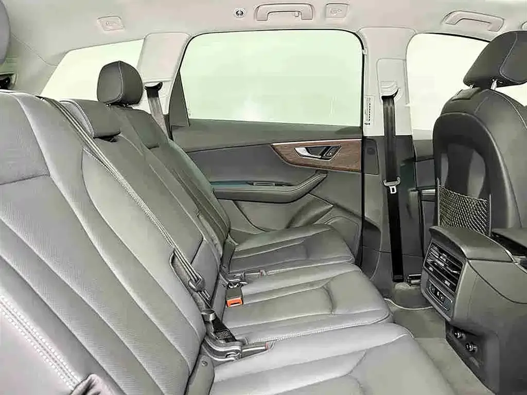 Audi Q7 2024 из CN, фото 3