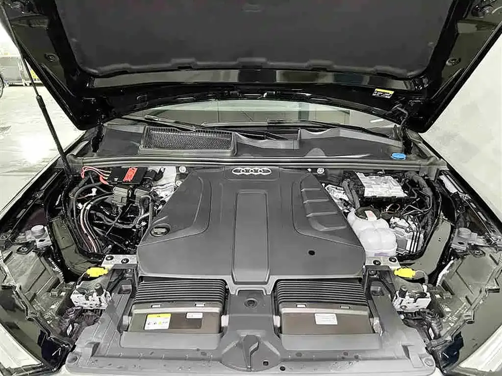 Audi Q7 2024 из CN, фото 7